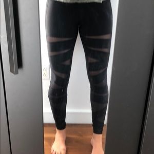 Black Zig Zag Mesh Lululemon leggings